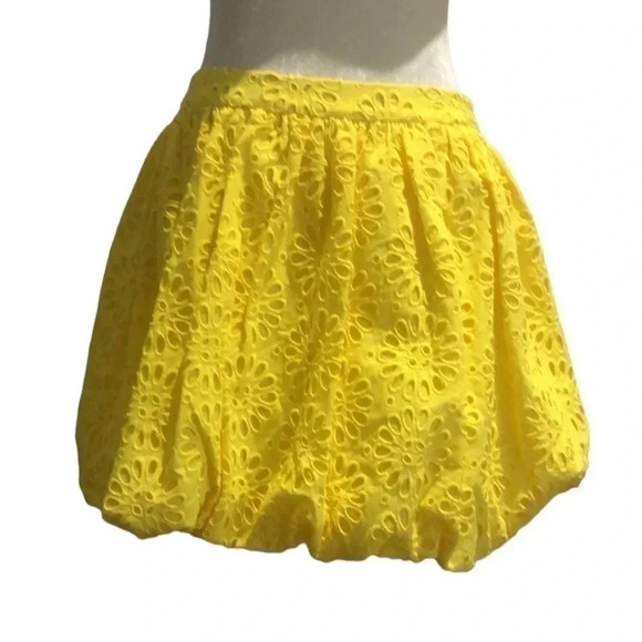 Lilly Pulitzer Leah skirt Resort Yellow oversized pinwheel eyelet Sz 2 New with - Picture 3 of 10